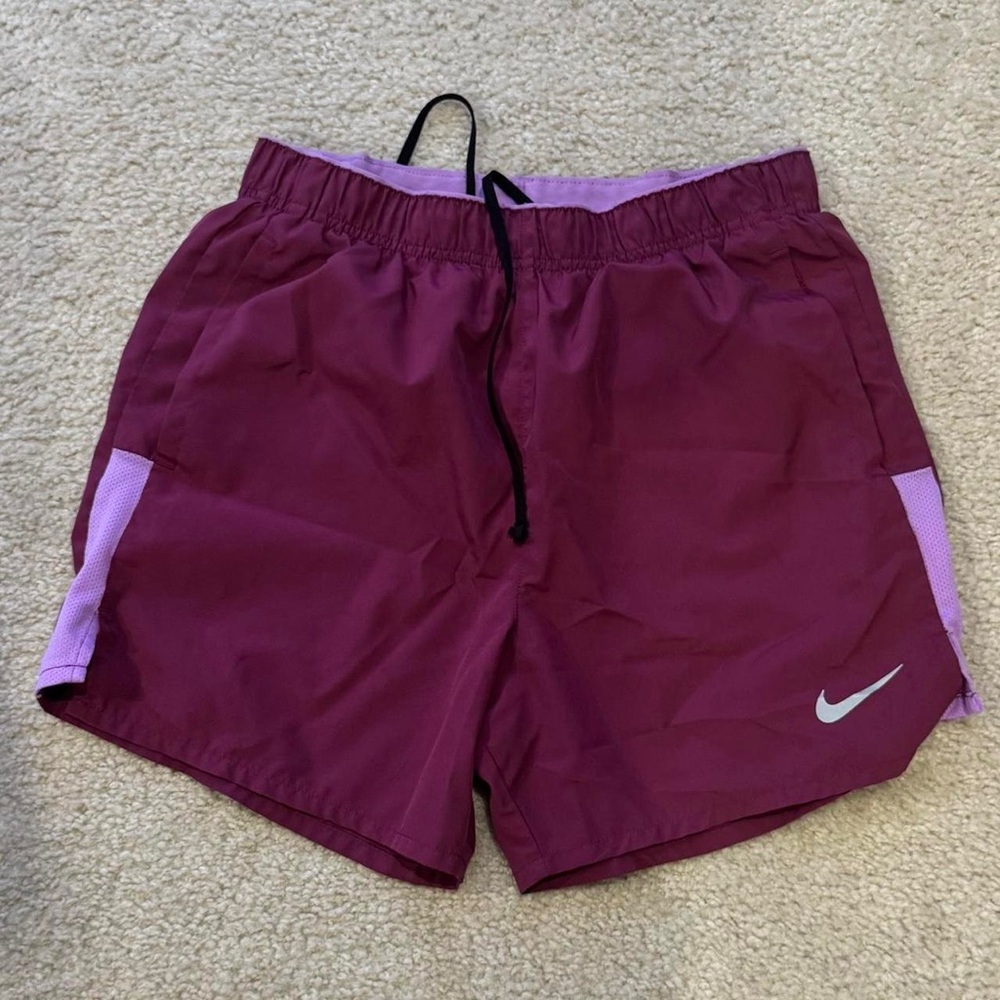Nike Men's Purple and Burgundy Shorts